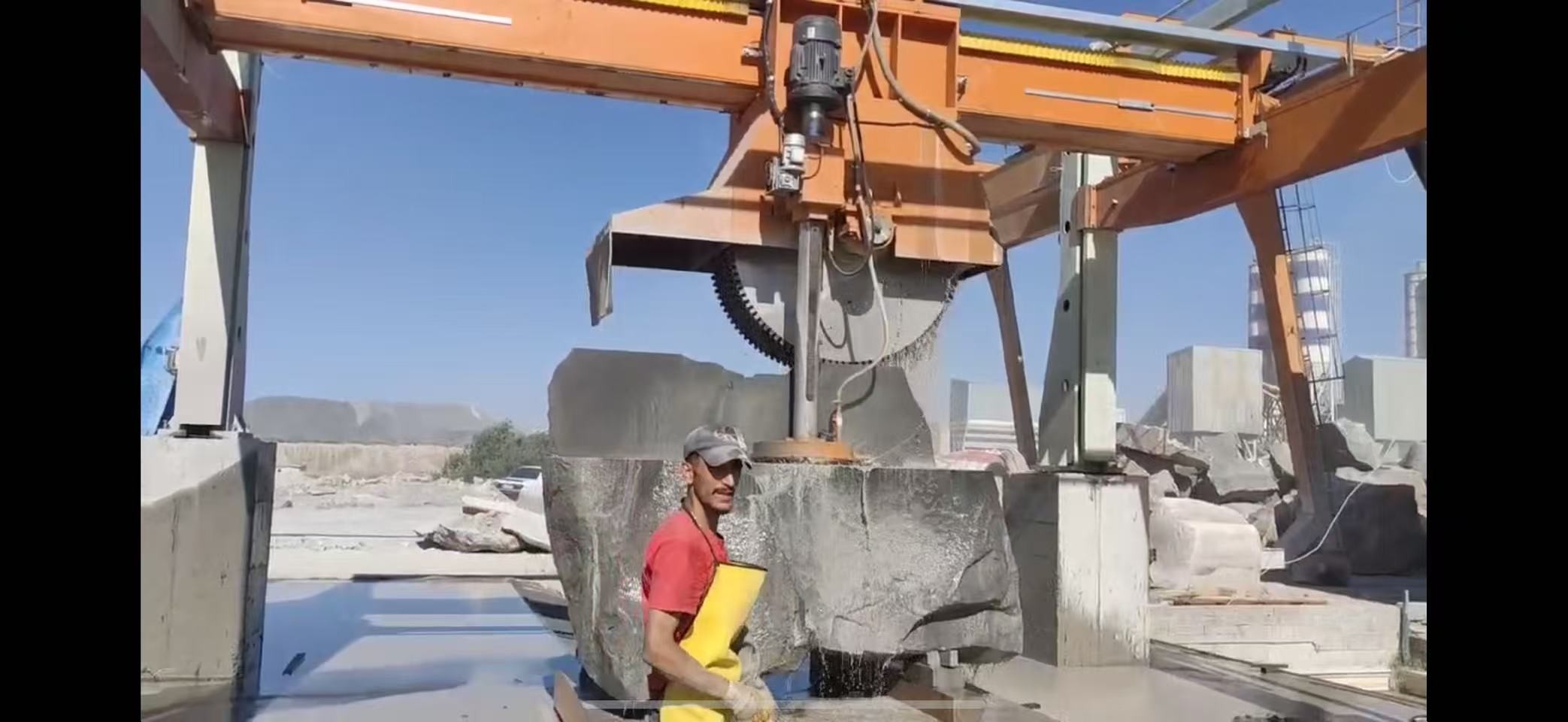 τελευταία εταιρεία περί Μηχανή κοπής μπλοκ 4 στήλων με πολλαπλές λεπίδες στην Αρμενία